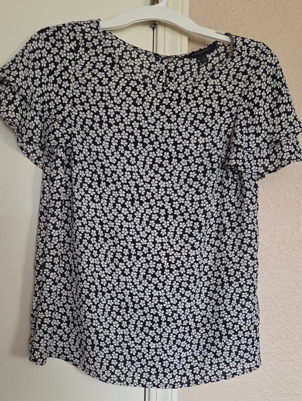 Banana Republic Black and White Floral Short Sleeve Blouse
